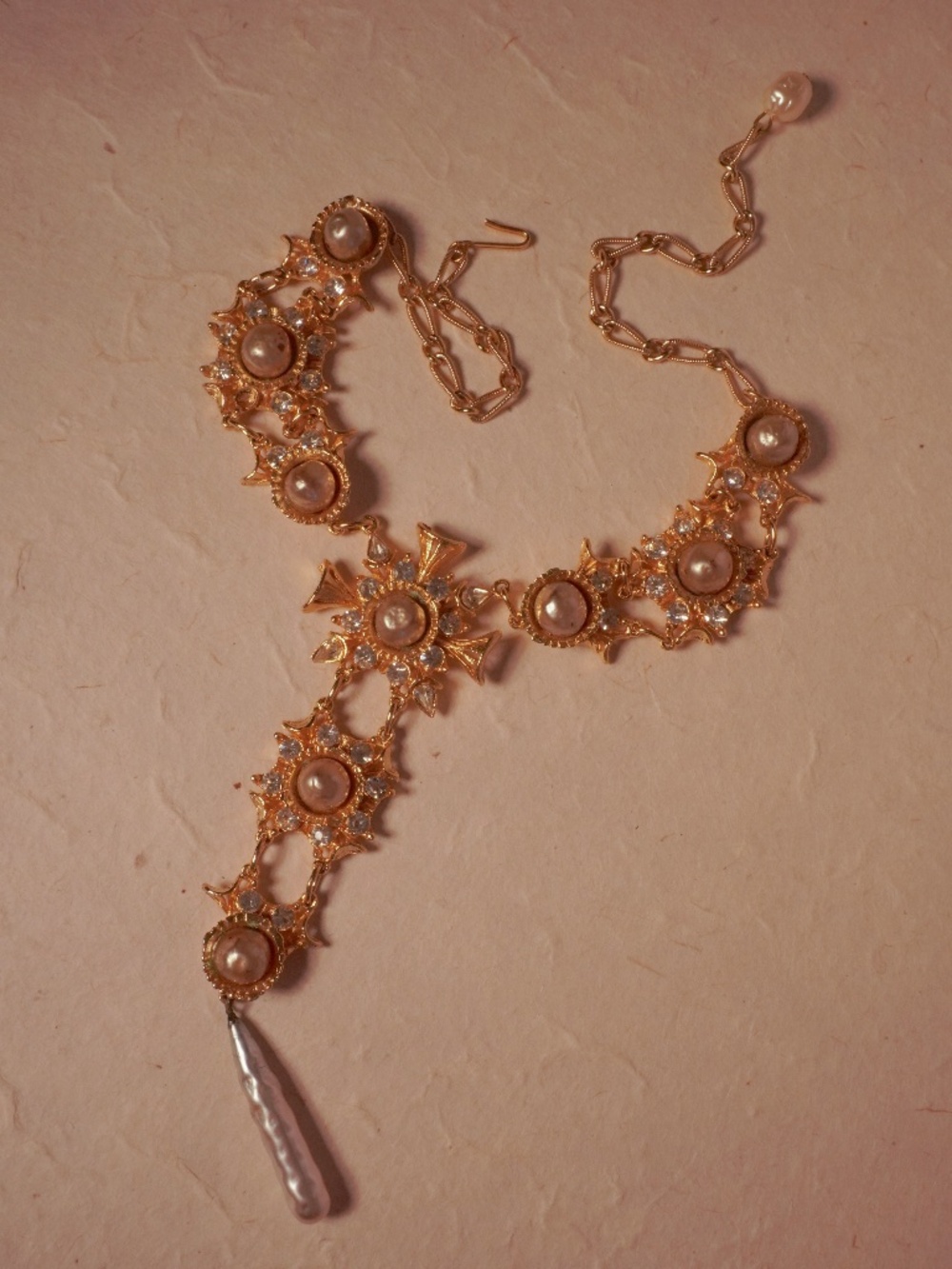 42. Vtg 60’s Faux Pearl Statement necklace